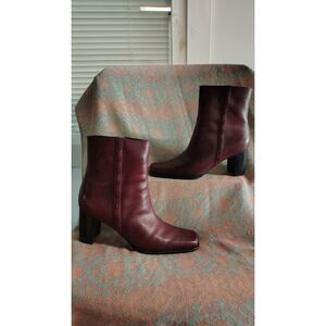 Worthington Women's Burgundy Leather  Heel Boots Size 8.5M‎